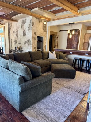TV - Starry Nights + Private Hot Tub | Perfect Getaway (New Braunfels)