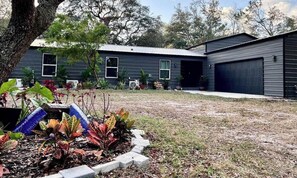 Exterior - Entire Place- 3 Room Boutique Hotel (Lutz)