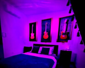 Iron/ironing board, WiFi, bed sheets - Entire Place- 3 Room Boutique Hotel (Lutz)