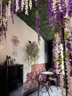 Dining - Entire Place- 3 Room Boutique Hotel (Lutz)