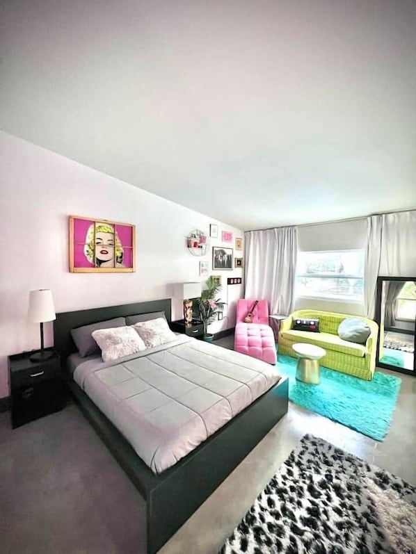 Iron/ironing board, WiFi, bed sheets