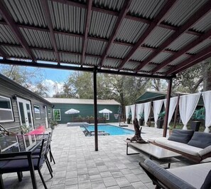 Pool - Purple Rain/Pop Culture 2bd 2bth Luxury Pool Hot Tub (Lutz)