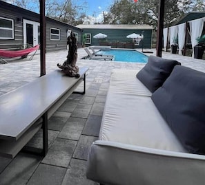 Terrace/patio - Purple Rain/Pop Culture 2bd 2bth Luxury Pool Hot Tub (Lutz)