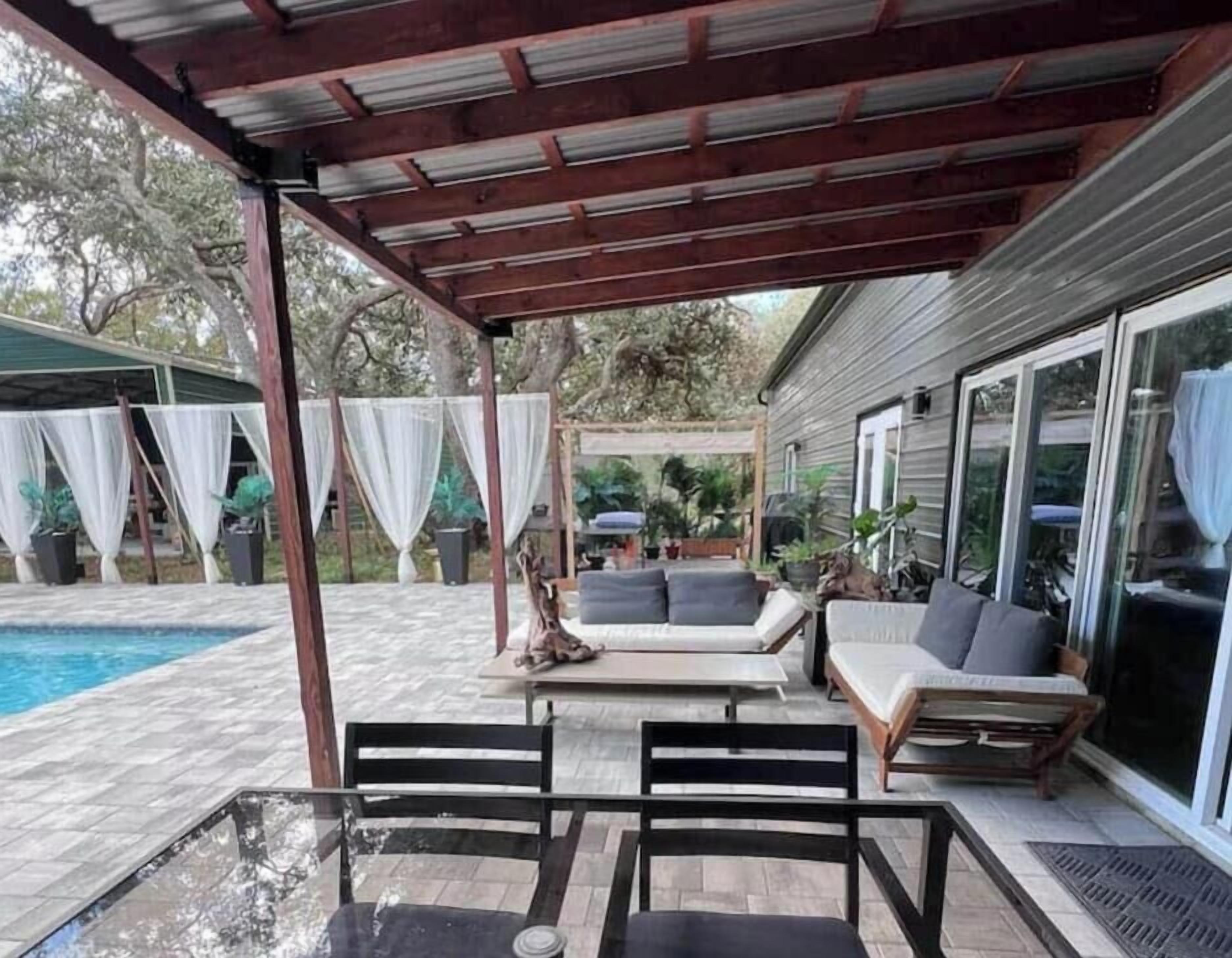 屋外ダイニングエリア