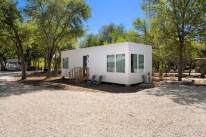 Exterior - Cozy 1BR Cottage | Fire Pit + Hot Tub + Stars (New Braunfels)