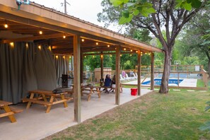 Outdoor dining - Fall in Love with 1BR | Fire Pit + Hot Tub (New Braunfels)