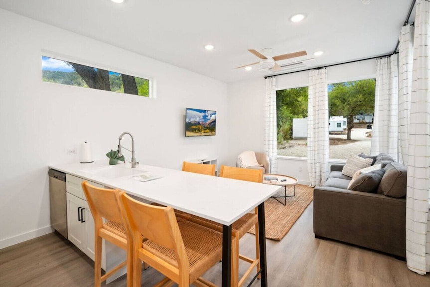 Hill Country Cottage | 1br King | Pool + Hot Tub | Pets Welcome - New Braunfels, TX