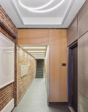 Interior - Charming UES 1BR Duplex Near Central Park (New York)