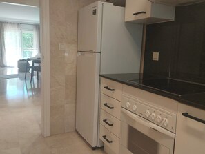 Fridge, microwave, oven, stovetop - Javea Puerto, Beautiful 1st Floor 2 Bedr Apartment (Javea)