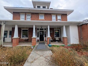 Exterior - Spacious 4-bedroom house in town-Close to everything (Clintwood)