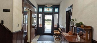 Spacious 4-bedroom house in town-within walking distance to everything