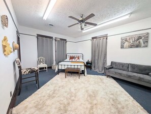 Room - Spacious 4-bedroom house in town-Close to everything (Clintwood)