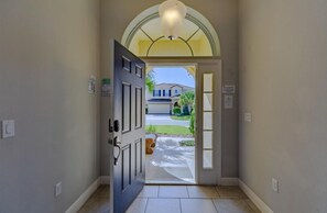 Interior - Solterra Accessible Retreat Villa Pool - Jacuzzi - Gym - Family  Friendly! (Davenport)