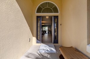 Exterior detail - Solterra Accessible Retreat Villa Pool - Jacuzzi - Gym - Family  Friendly! (Davenport)