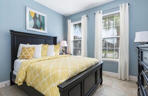 5 bedrooms, iron/ironing board, WiFi, bed sheets - Solterra Accessible Retreat Villa Pool - Jacuzzi - Gym - Family  Friendly! (Davenport)