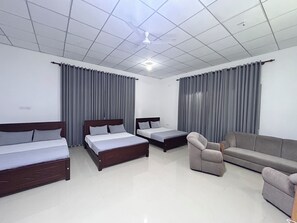 مكتب ومساحة عمل للكمبيوتر المحمول ومكواة/لوح كي