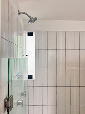 Shower, hair dryer, towels, toilet paper - oolena An Oasis in La Condesa w/private terrace (Ciudad de México)