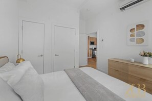 1 habitación, tabla de planchar con plancha, wifi y ropa de cama 