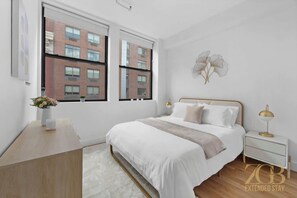 1 bedroom, iron/ironing board, WiFi, bed sheets - Beautifully Renovated 1 bedroom in Prime Manhattan (New York)