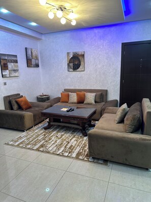 Smart TV - Bright Apartment in Agadir + IPTV & Fast Wi-Fi (Agadir)
