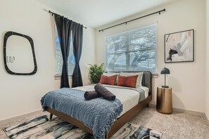 3 bedrooms, iron/ironing board, free WiFi, bed sheets - Delightful brand NEW 3-bedroom Modern House + Sleeps 6 (Liberty Hill)