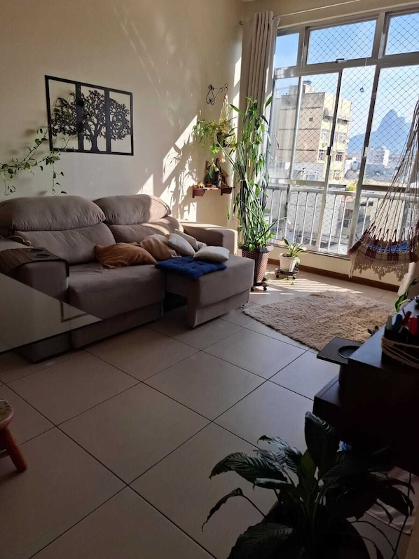 Living area - Apartment in the best location in Ipanema, steps from the sea and the lagoon. (Rio de Janeiro)