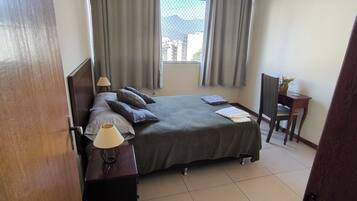 2 soverom, strykejern/-brett, internettilgang og sengetøy