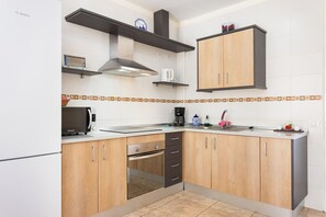 Microwave, oven, stovetop, coffee/tea maker - Home2Book Warm Family Stay Güimar (Güímar)