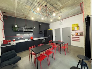 Full-size fridge, microwave, oven, stovetop - ROCH800 - industrial aparthotel Klatovy (Klatovy)