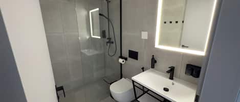 Double Room, Ensuite | Bathroom | Shower, hair dryer, slippers, towels