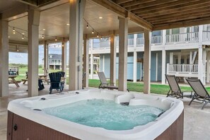 Terrace/patio - Beachfront | Hot Tub | Sleeps 12 (Port Bolivar)