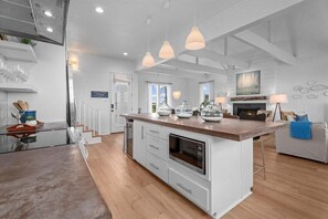 Interior - Beachfront | Hot Tub | Sleeps 12 (Port Bolivar)
