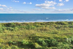 On the beach - Beachfront | Hot Tub | Sleeps 12 (Port Bolivar)