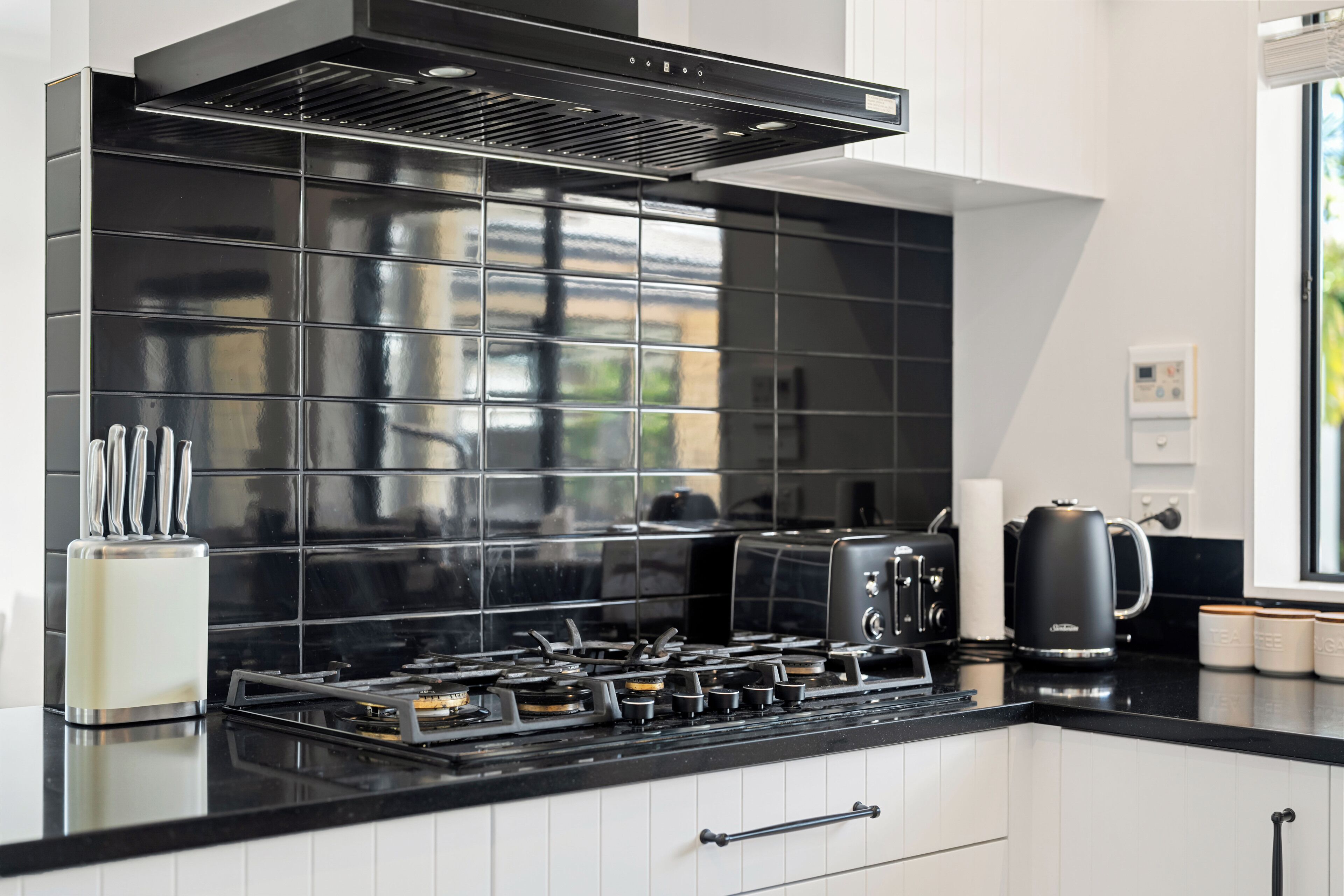 冰箱、微波炉、洗碗机、烤面包机