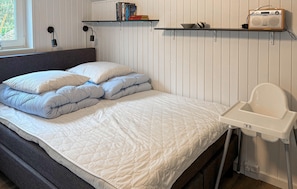 3 bedrooms, travel crib, free WiFi