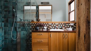 Shower, towels - The Chance - Immerse yourself in the oceanic ambience of South Beach. (Port Fairy)