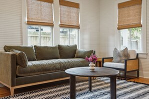 Living area - New 2 King Bed / 2 Bath Cottage at Starlight Motor Inn Minutes from Downtown (North Charleston)