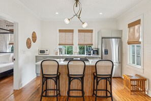 Fridge, microwave, oven, stovetop - New 2 King Bed / 2 Bath Cottage at Starlight Motor Inn Minutes from Downtown (North Charleston)