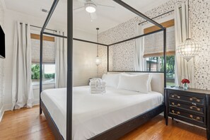 Room - New 2 King Bed / 2 Bath Cottage at Starlight Motor Inn Minutes from Downtown (North Charleston)