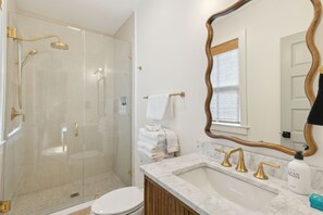 Bathroom - New 3 King Bed / 3.5 Bath Cottage at Starlight Motor Inn Minutes from Downtown (North Charleston)