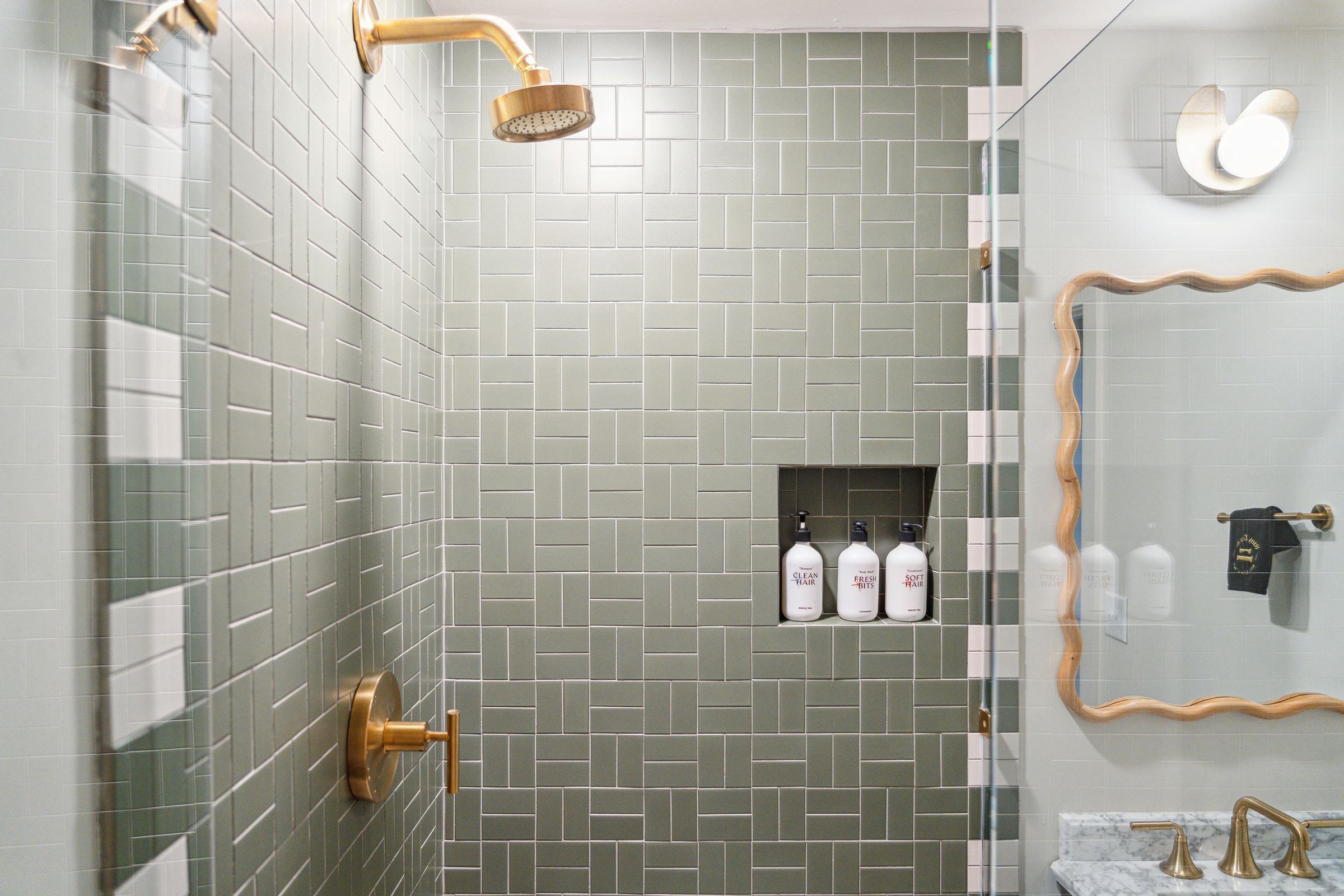 Bruser, hårtørrer, håndklæder