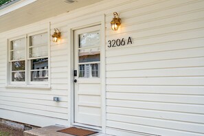 Exterior detail - New 2 King Bed / 2 Bath Cottage at Starlight Motor Inn Minutes from Downtown (North Charleston)