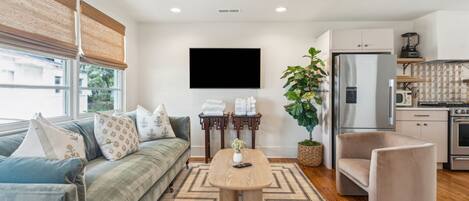 Télévision, table de tennis de table