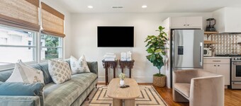 New 2 King Bed / 2 Bath Cottage at Starlight Motor Inn Minutes from Downtown