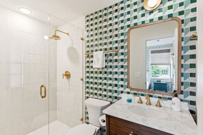 Shower, hair dryer, towels - New 2 King Bed / 2 Bath Cottage at Starlight Motor Inn Minutes from Downtown (North Charleston)