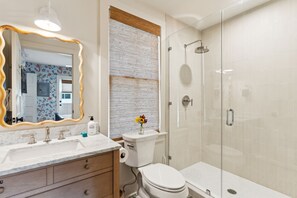 Bathroom - New 2 King Bed / 2 Bath Cottage at Starlight Motor Inn Minutes from Downtown (North Charleston)