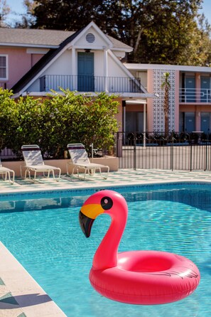 Pool - Dixie Cup Cottage at The Starlight Motor Inn, Pool, Lounges, 5-mins to King St. (North Charleston)