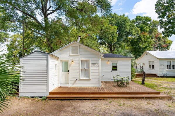 Exterior - New 2 King Bed / 2 Bath Cottage at Starlight Motor Inn Minutes from Downtown (North Charleston)