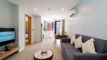 Superior suite, Meerdere bedden, uitzicht op zwembad | Een kluis op de kamer, gratis wifi