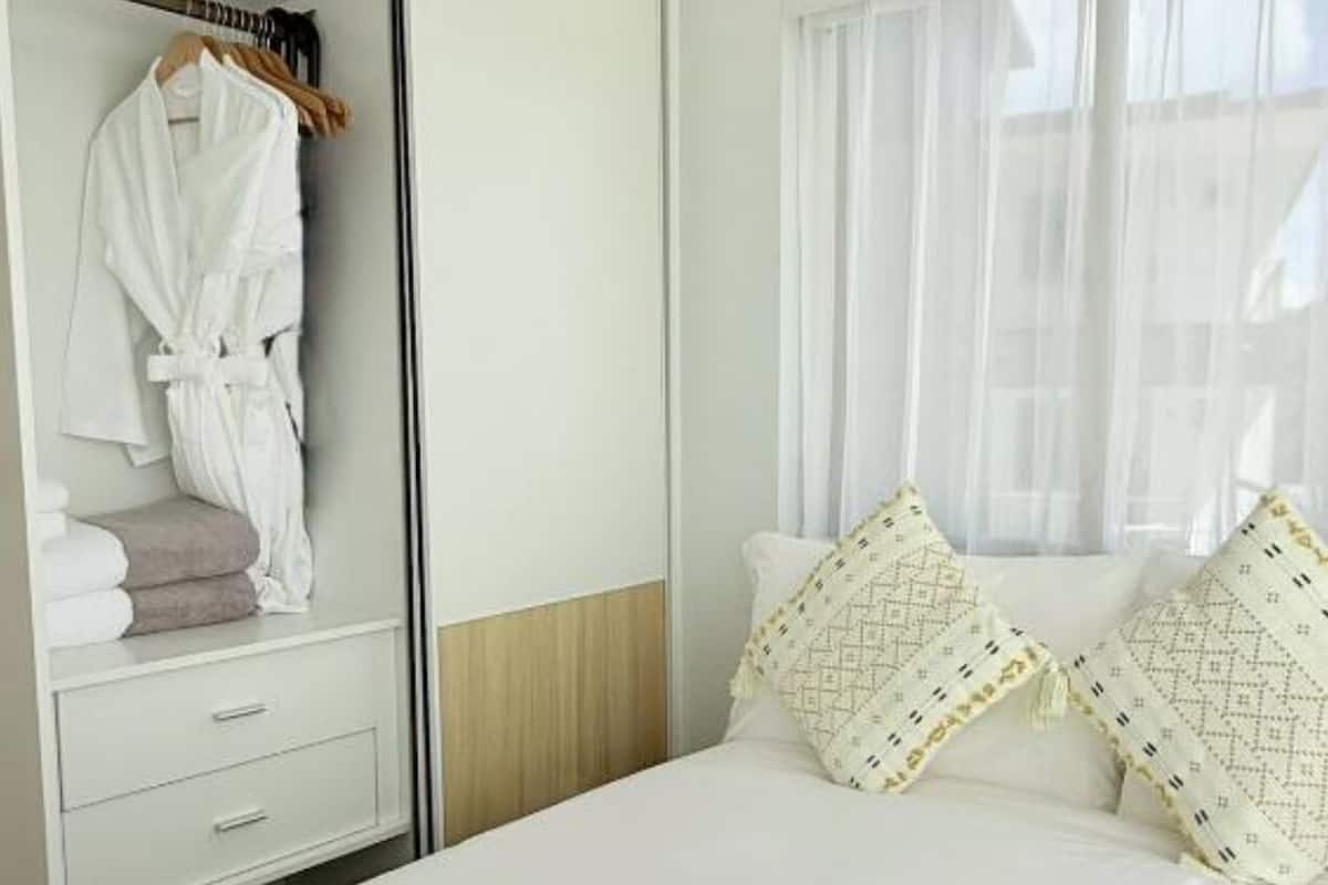 ห้องซูพีเรียสวีท, หลายเตียง, วิวสระว่ายน้ำ | ตู้นิรภัยในห้องพัก, Wi-Fi ฟรี